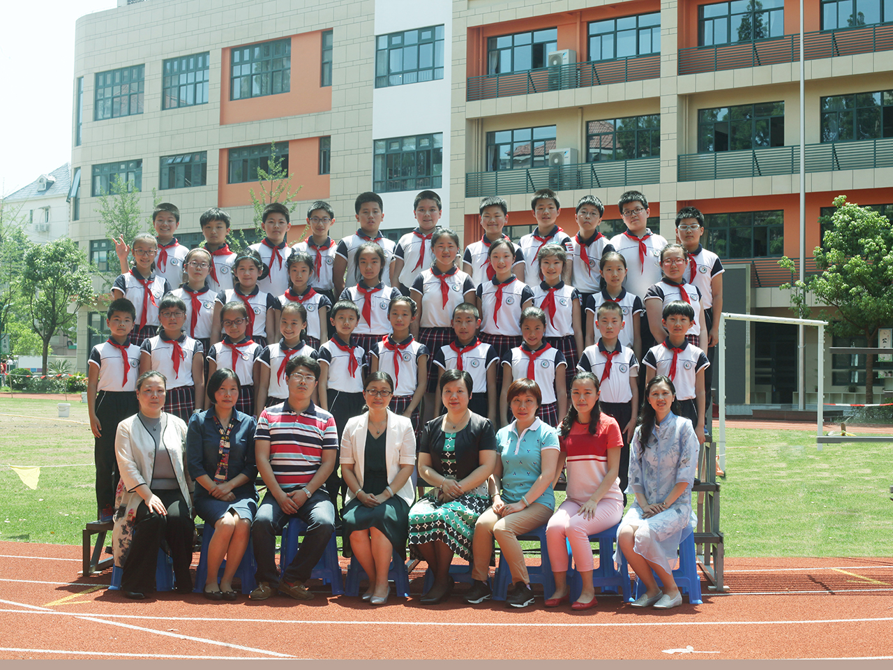 上海市第二师范学校附属小学2017届（4）班合影留念