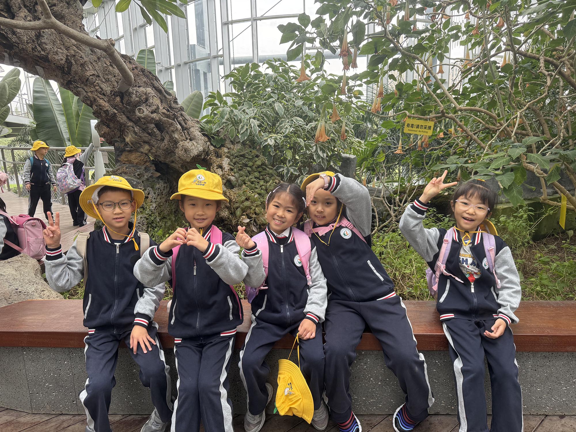 2024级一班二年级照片