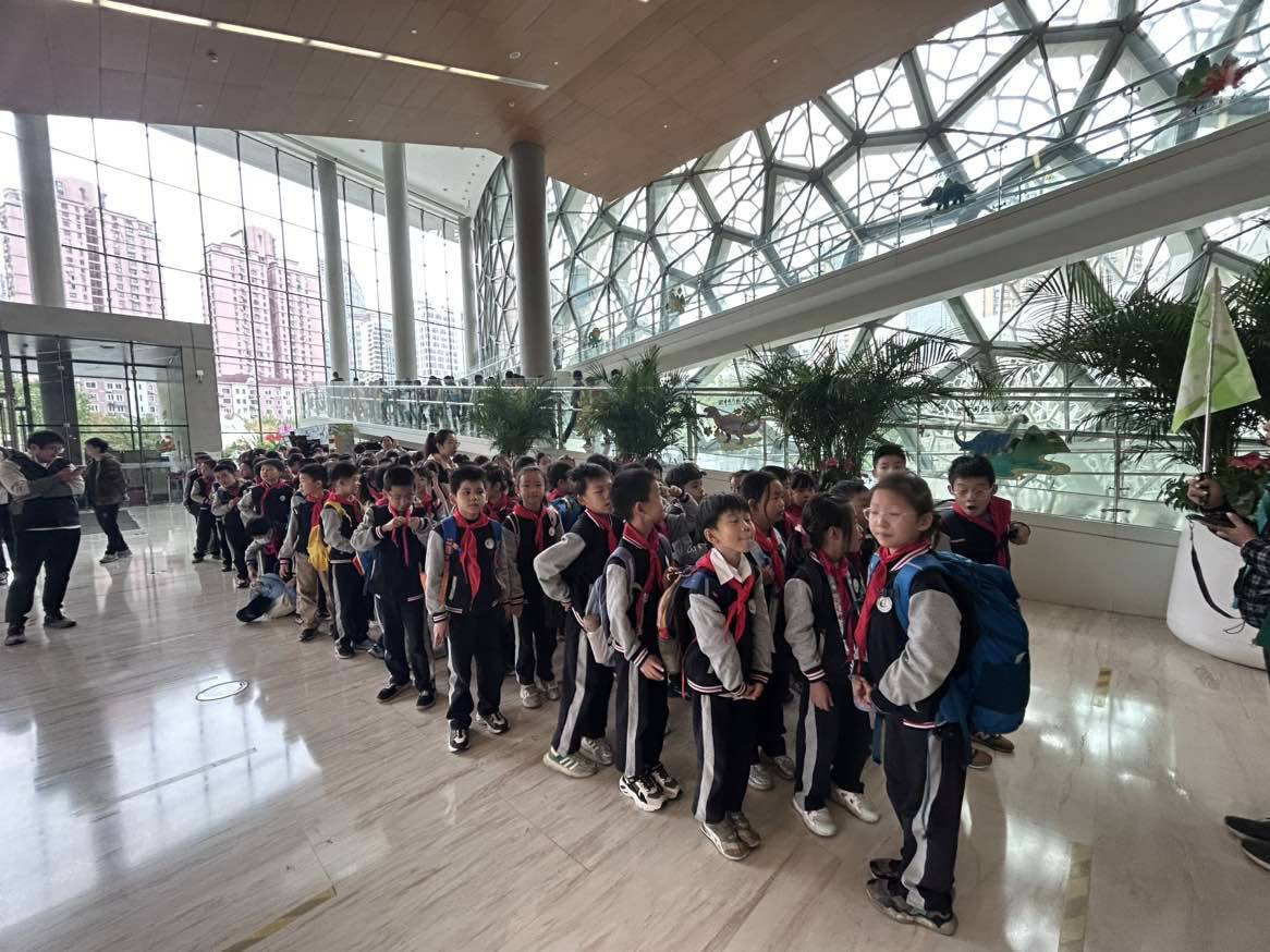  2023级三班三年级照片