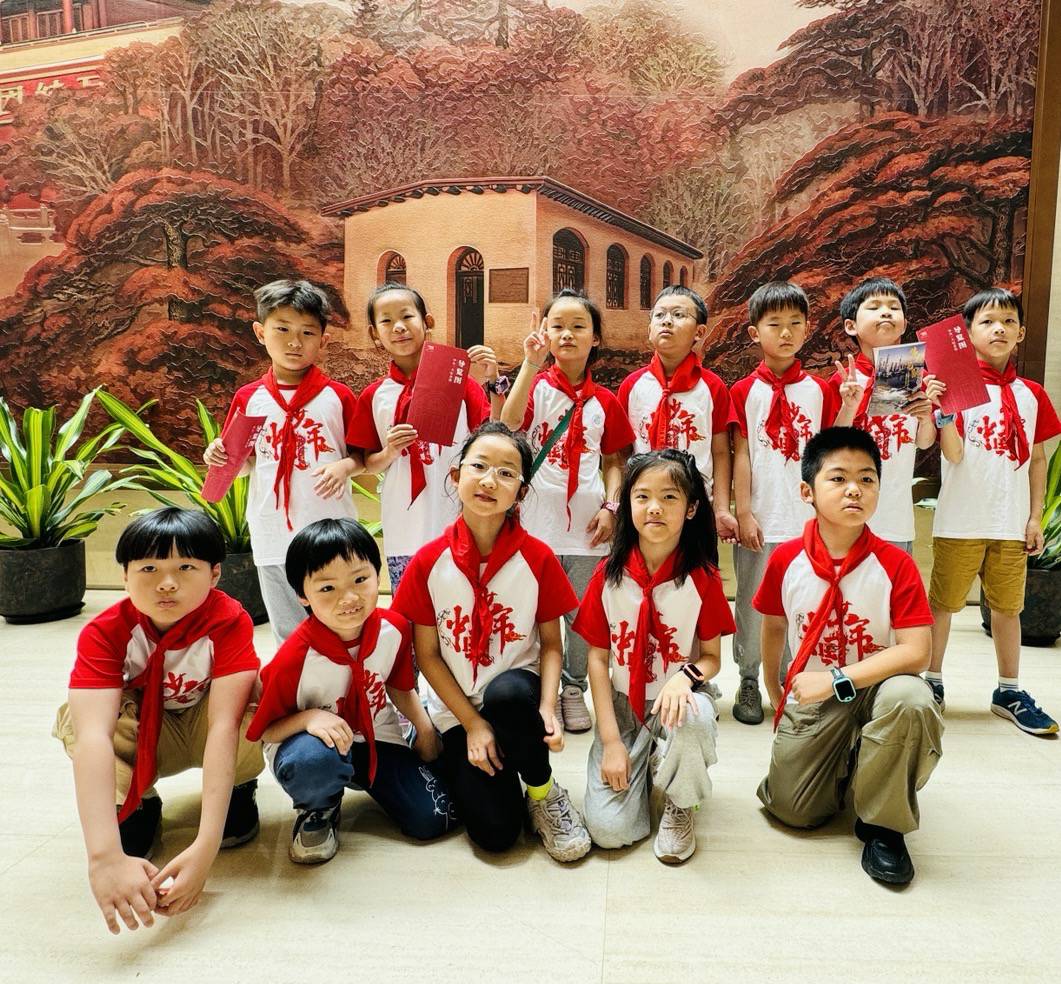 2022级二班四年级照片